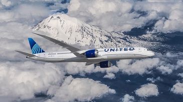 United Airlines Boeing78710 1